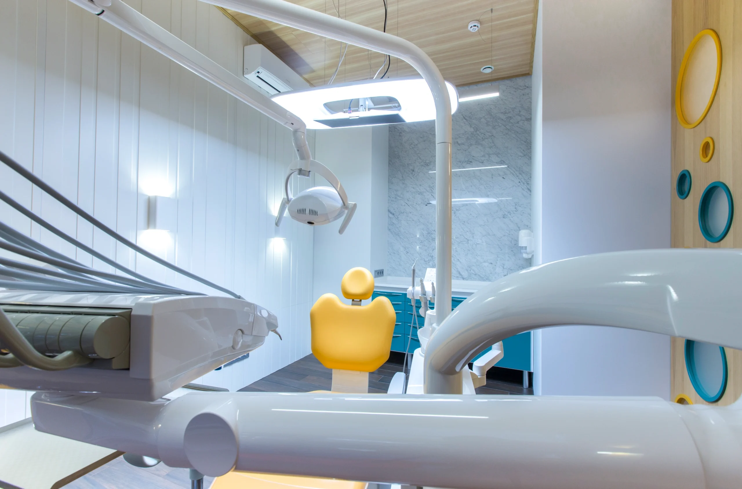 view-on-children-dentist-chair-in-modern-well-equi-2026-03-24-15-24-56-utc
